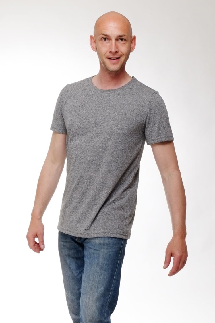 T-Shirt "Theo" für Herren in Grau meliert von vorne