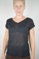 Preview: Schwarzes Leinen T-Shirt "Brit" für Damen mit V-Neck von vorne