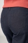 Mobile Preview: High Waist Hose für Damen in Dunkelblau Detailansicht Gesäßtasche