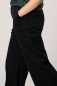 Preview: Schwarze Culotte Hose "Kora" Breitcord von linker Seite Nahaufnahme