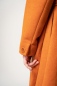 Mobile Preview: Wollmantel "Tara" für Damen in Orange Detailansicht von Knopf am Ärmel