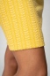 Preview: Kleid "Goss" Langarm in Gelb strukturiert Nahaufnahme von Baumwollstoff
