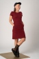 Preview: Kurzes Kleid "Ross" in Weinrot aus Bio-Baumwolle Ansicht seitlich von vorne