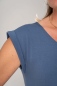 Preview: Minikleid "Ross" in Taubenblau - Kurzarm aus Baumwolle Detailansicht angeschnittener Kurzärmel