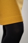 Preview: Kurzes Kleid in Gelb Kurzarm Detailansicht Rocksaum
