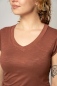 Preview: Braunes Damen T-Shirt mit V-Ausschnitt Nahaufnahme vom V-Ausschnitt