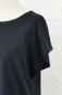 Mobile Preview: Schwarzes T-Shirt "Rosee"  Bio-Baumwolle für Damen Ansicht Detailbild von Kurzärmel