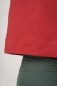 Preview: Rotes T-Shirt "Ruma" Damen BIO mit Stehkragen Detailansicht von Saum