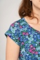 Preview: Viskose T-Shirt "Amber" für Frauen mit buntem Blumenmuster Detailbild Kurzärmel