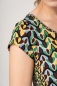 Preview: Buntes T-Shirt "Amber" für Damen aus Viskose Detailbild Kurzärmel
