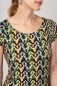 Preview: Buntes T-Shirt "Amber" für Damen aus Viskose  Detailbild Rundhalsausschnitt