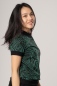 Preview: Damenshirt Kurzarm mit Animal Print Zebra Muster in Grün-Schwarz von rechter Seite