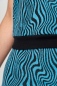 Preview: Shirt Kurzarm für Damen mit Wellenmuster in Türkis-Schwarz Detailansicht Bund unten