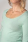 Preview: Viskose Shirt 3/4-Arm "Elsa" in Mintgrün für Damen Detailansicht weiter Rundhalsausschnitt