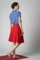 Mobile Preview: Viskose Bluse Kurzarm für Damen Blau mit Gänseblümchen von rechter Seite