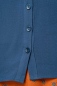 Preview: Bluse Langarm für Damen in Blau mit Knopfleiste ohne Kragen Detailansicht Knopfleiste