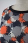 Mobile Preview: Blusenshirt Damen Viskose Langarm Anthrazit mit Klecksen Detailansicht Rundhalsausschnitt