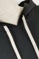 Preview: Hoodie für Damen in Schwarz Detailansicht Kapuzenband