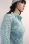 Preview: Langarmshirt für Damen mit Mohair Hellblau-Rosa gescheckt Detailansicht Wasserfallausschnitt