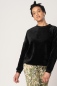 Preview: Samt Pullover für Damen in Schwarz Ansicht seitlich von vorne