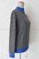 Mobile Preview: Stehkragen-Pullover "Ewe" mit blau-grünem Pfaunmuster von rechter Seite