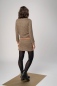 Preview: Stehkragen Pullover Damen Art Deco Muster Beige Ansicht seitlich von hinten