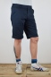 Mobile Preview: Kurze Hose "Cornelius" für Herren knielang in Farbe Navy seitlich von vorne