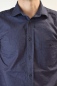 Preview: Hemd für Herren aus Baumwolle in Jeansoptik Dunkelblau Detailansicht Knopfleiste
