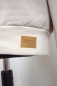 Preview: Bio Troyer Pullover für Herren in Farbe Beige mit Art Deco Muster Detailansicht Label-Etikett