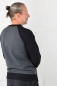 Preview: Herren Sweatshirt "Floh" in Grau mit schwarzen Ärmeln Ansicht von hinten