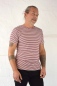 Mobile Preview: Viskose T-Shirt "Theo" Herren Streifen in Rot-Weiß Nahansicht von vorne