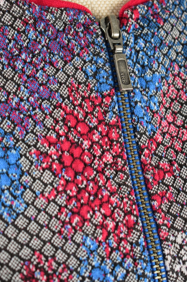 Blousonjacke "Bomba" für Damen rot-blau geblümt Detailansicht von YKK Reißverschluss