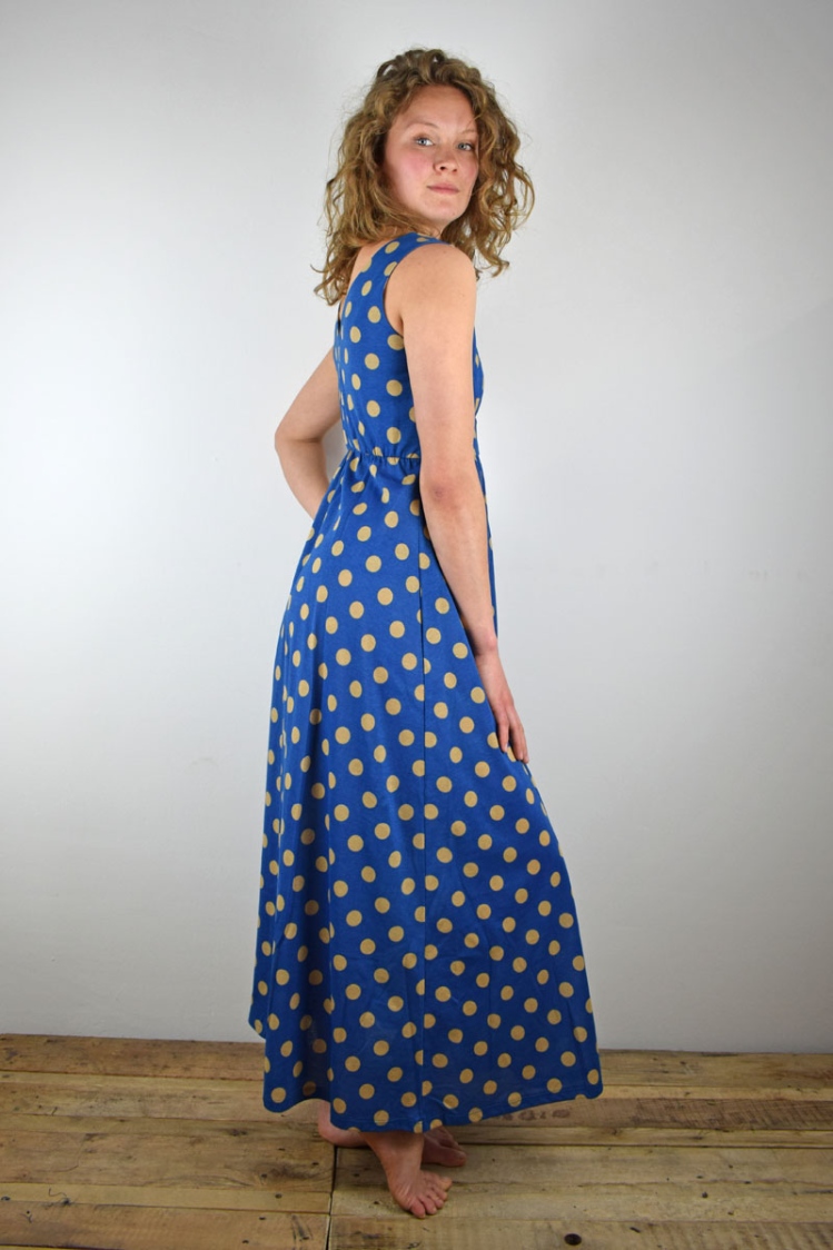 Mrs.Hippie Kleid "Romy" lang aus Baumwolle von Potatoes in blau mit beigen Punkten
