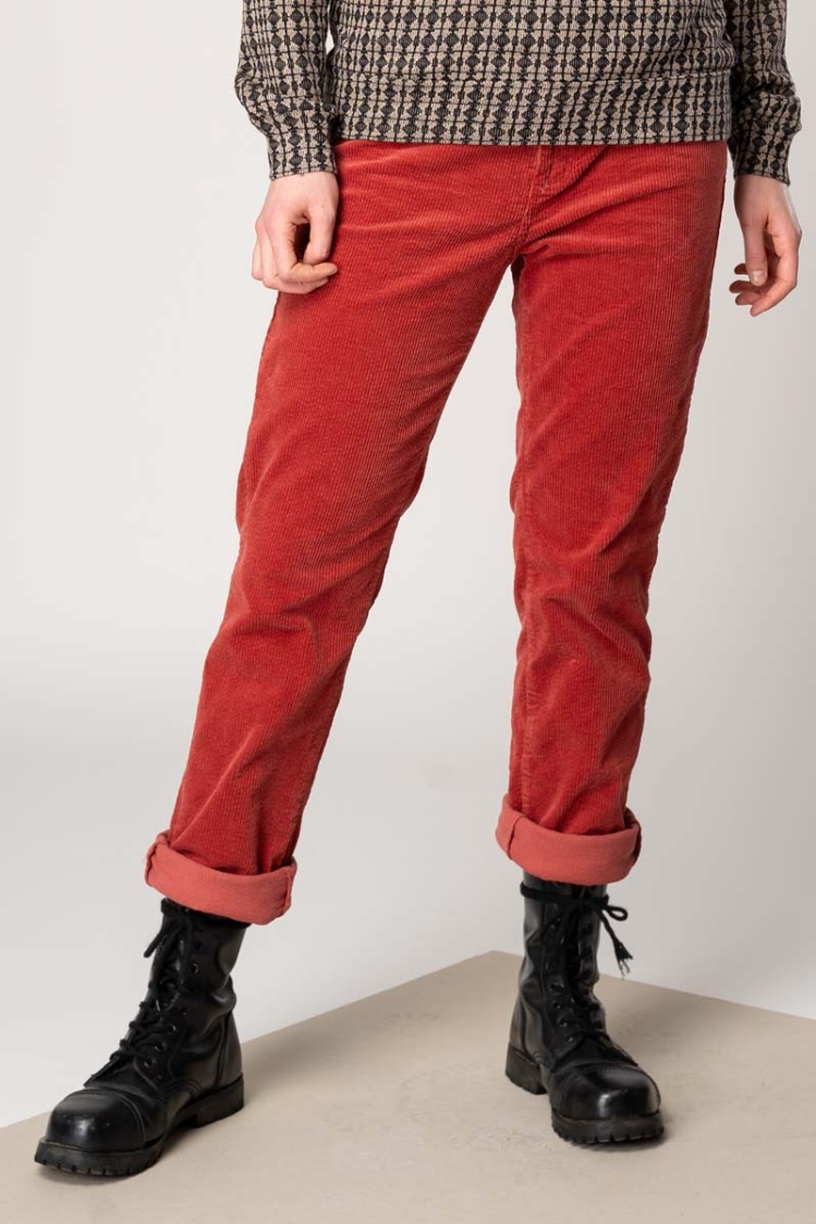 Cordhose für Damen in Rot Straight Leg und High Waist Ansicht Front