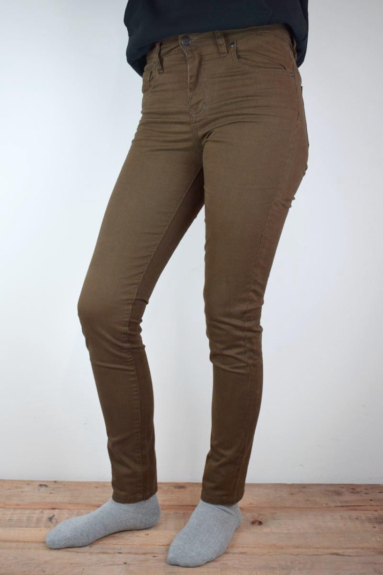 Slim Hose für Damen in Braun mit schwarzen Streifen Ansicht seitlich von vorne