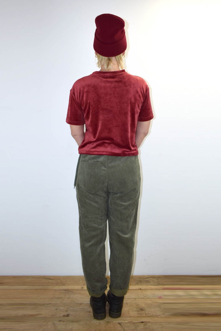 Joggpants für Damen in Olivgrün aus weichem Breitcord Rückansicht