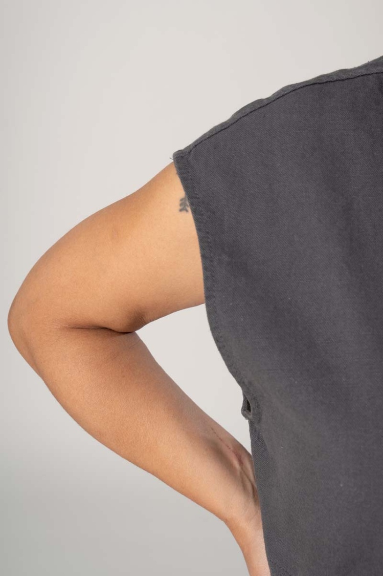 Westenkleid für Damen in Grau Detailansicht angeschnittener Kurzärmel