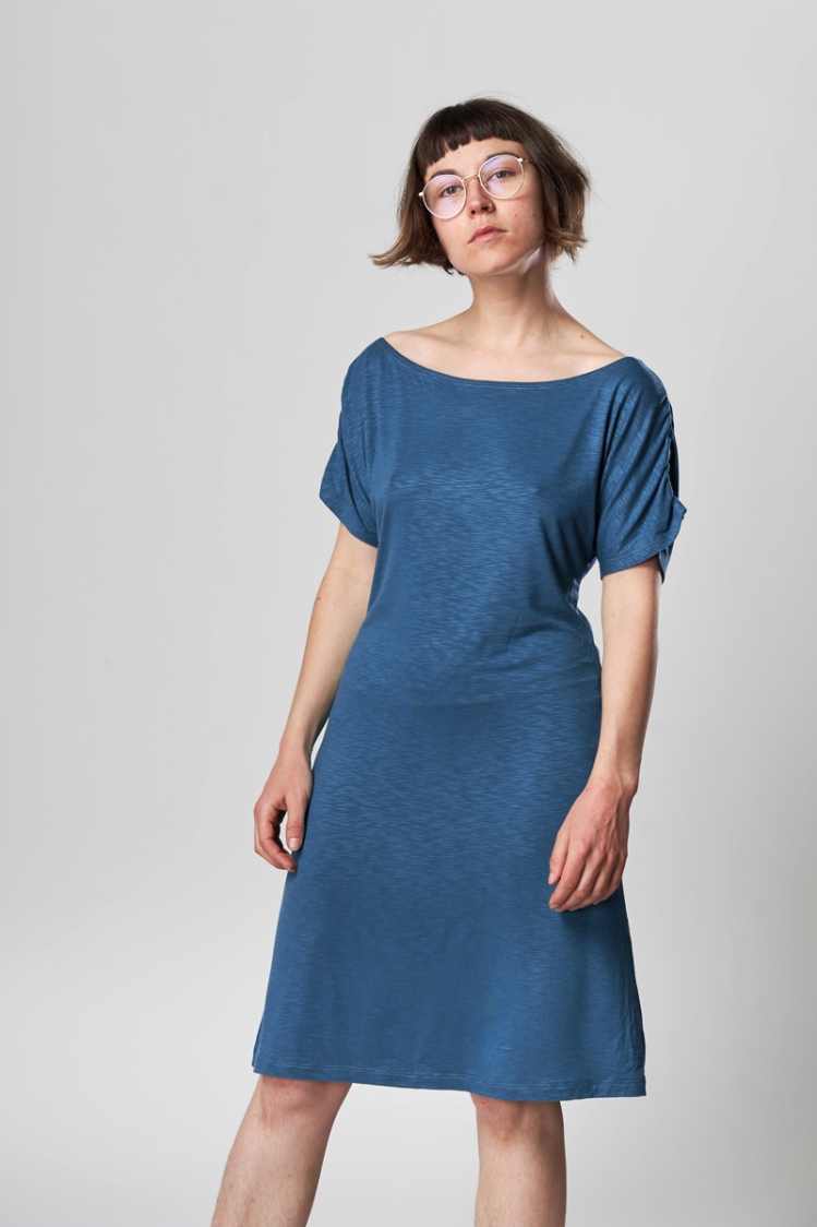 Viskose-Kleid "Lizzy" in Blau von vorne