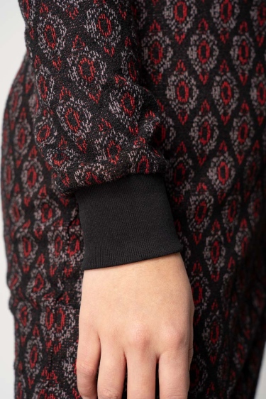 Minikleid Langarm in Schwarz-Rot Detailansicht schwarzes Armbündchen