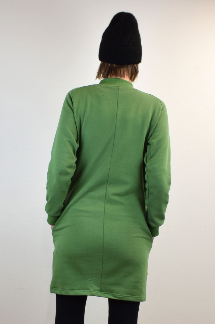 Sweatkleid in Grün kurz aus Bio-Baumwolle langarm mit Stehkragen Rückansicht