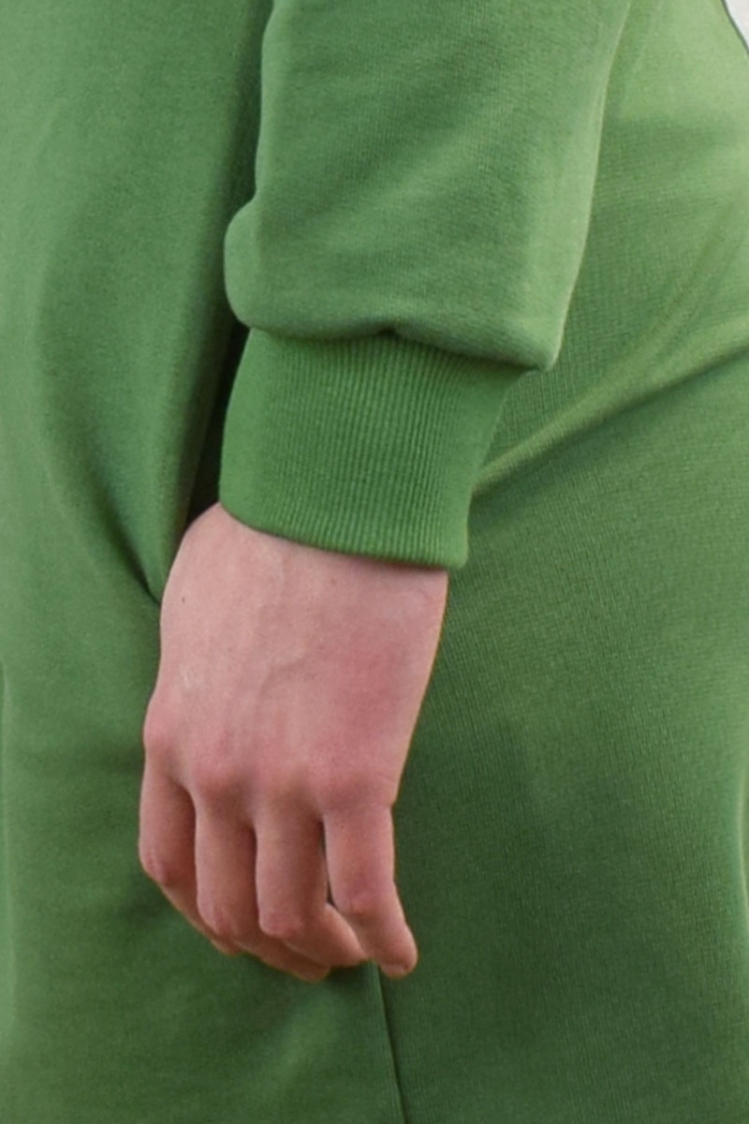 Sweatkleid in Grün kurz aus Bio-Baumwolle langarm mit Stehkragen Detailansicht Ärmelbündchen