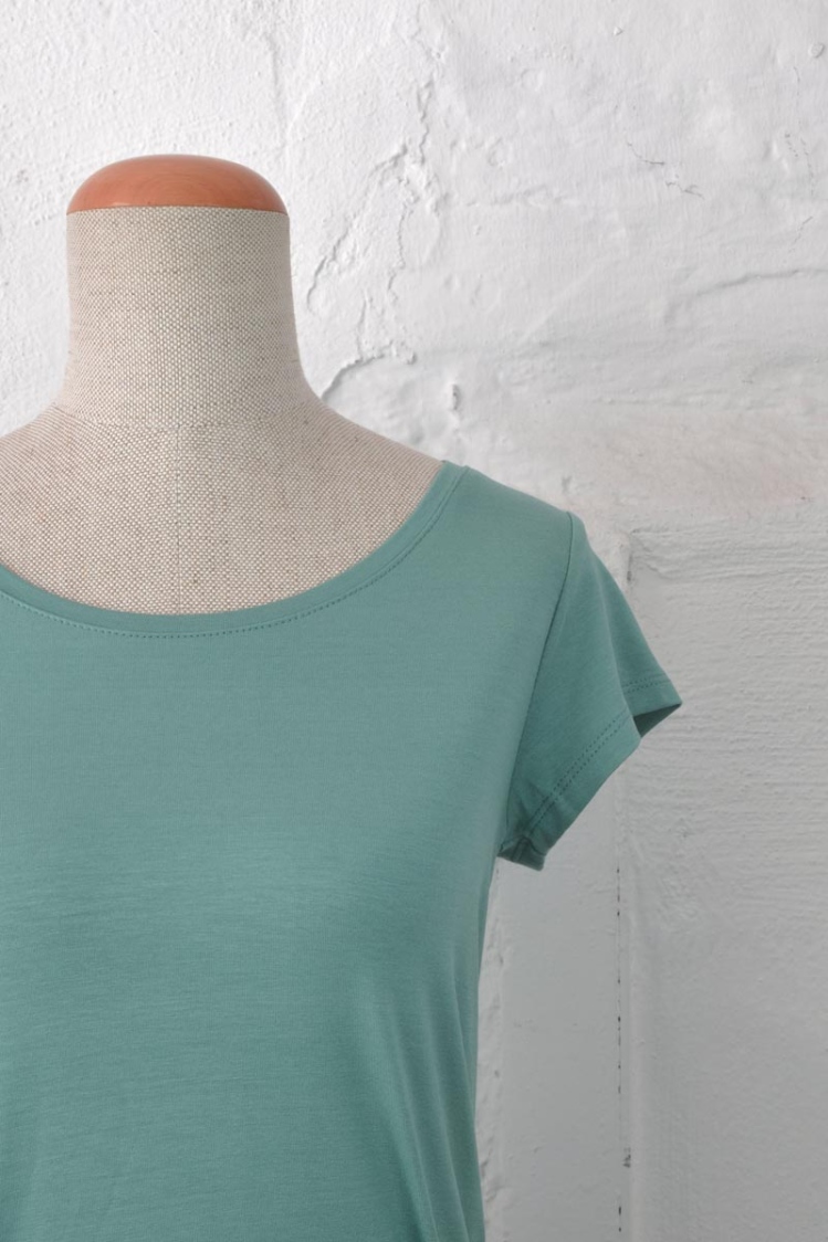 Viskose T-Shirt "Amber" in Mintgrün für Damen Nahaufnahme von vorne