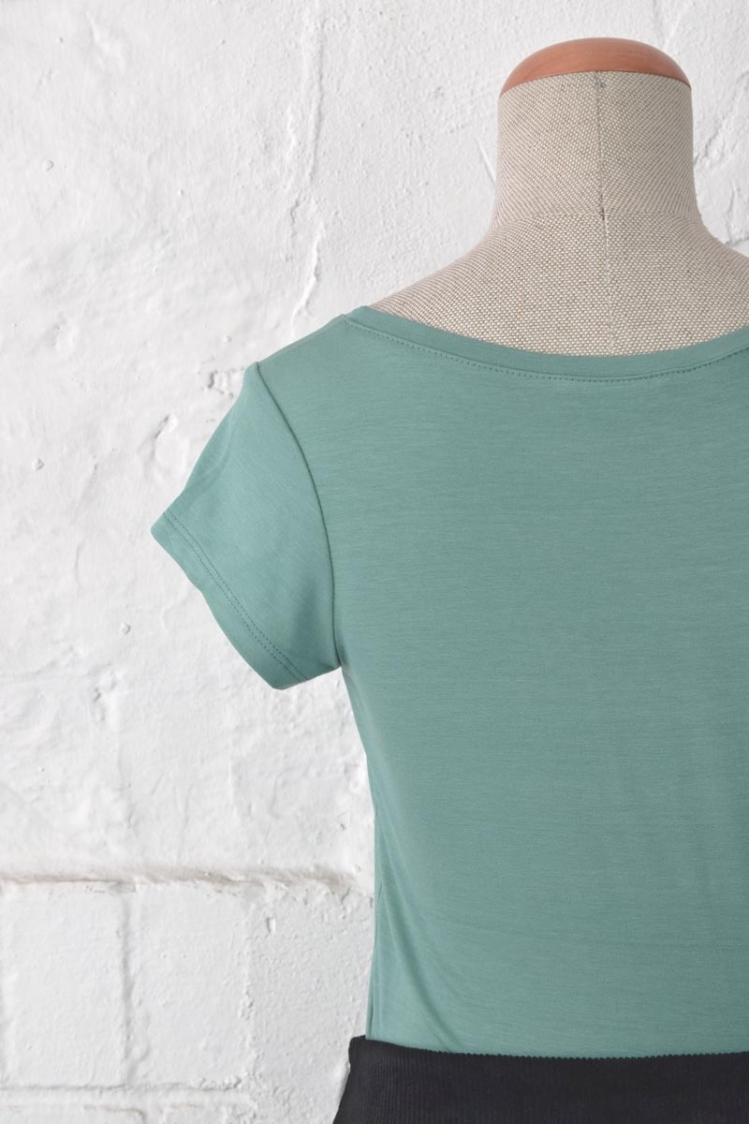 Viskose T-Shirt "Amber" in Mintgrün für Damen Nahaufnahme von hinten