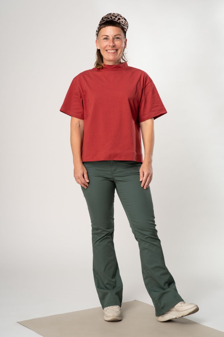 Rotes T-Shirt "Ruma" Damen BIO mit Stehkragen Ansicht von vorne