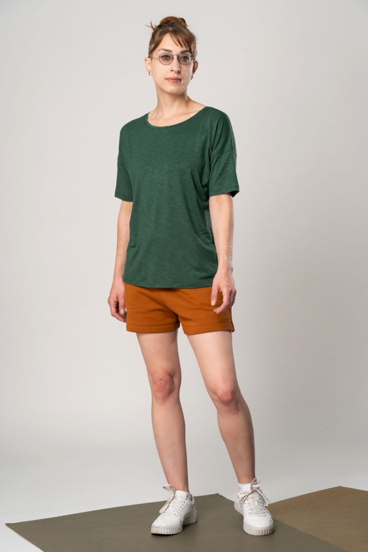 Viskose T-Shirt "Uta" für Damen in Dunkelgrün Ansicht von linker Seite