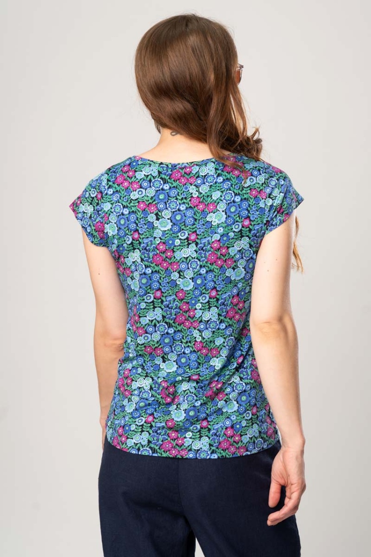 Viskose T-Shirt "Amber" für Frauen mit buntem Blumenmuster Ansicht von hinten