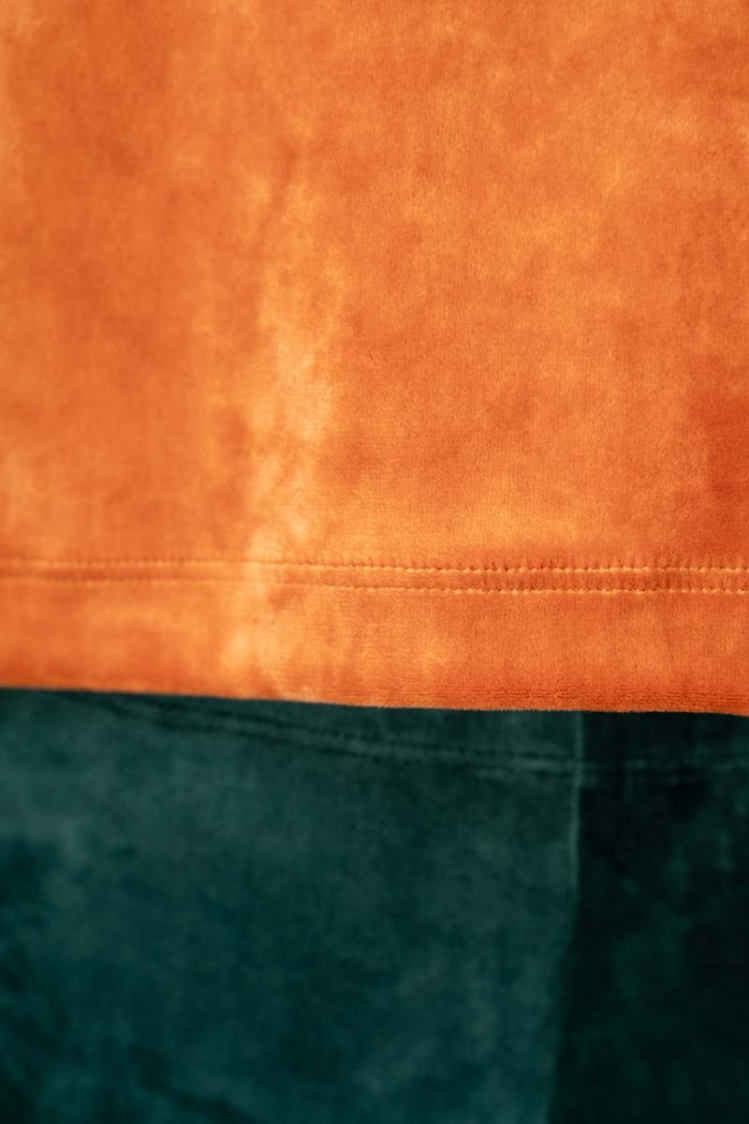 Nicki Shirt für Damen Orange Detailansicht Samtstoff