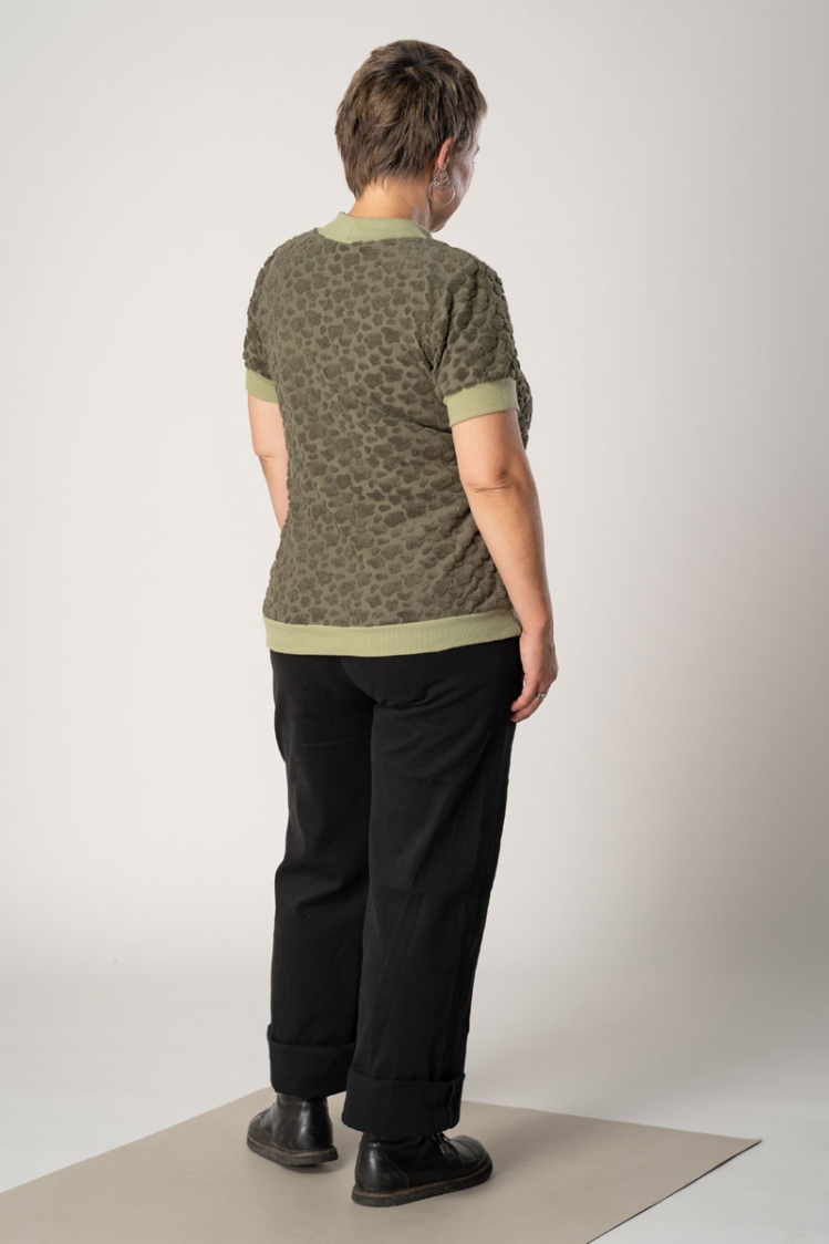Kurzarmshirt "Anita" für Damen in Olivgrün Ansicht von hinten