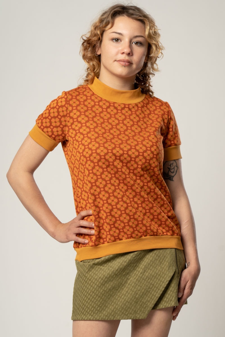 Shirt "Anita" Kurzarm in Orange mit roten Blüten für Damen
