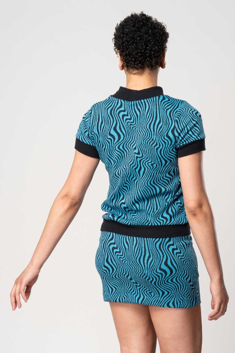 Shirt Kurzarm für Damen mit Wellenmuster in Türkis-Schwarz Rüückansicht